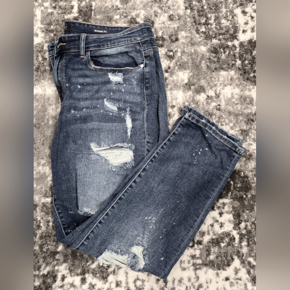 JUDY BLUE Distressed Jeans